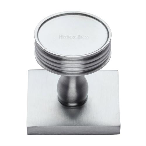 Heritage Brass Knob Design with Square Backplate 32mm